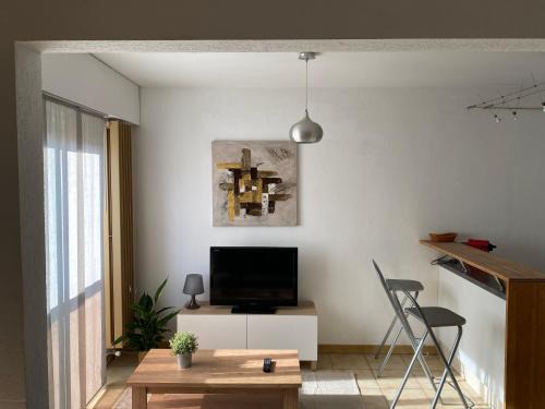 Hyeres City Centre Apartamento | T1 résidence privée bien situé,piscine,tennis,parking