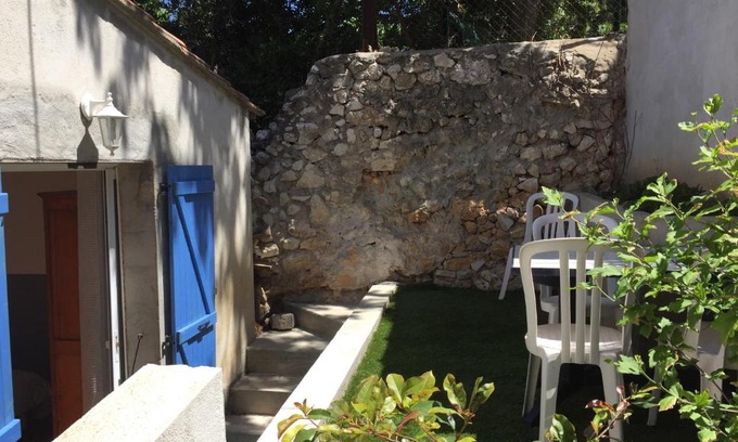 Bompard Casa | T2 équipé au calme + Terrasse à 1 km de la Mer