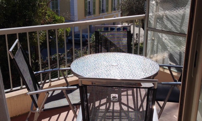 Corte Apartamento | Apartamento T2, primer piso en residencia con estacionamiento privado