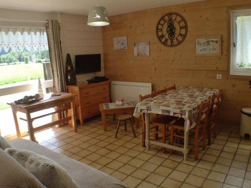 Samoens Apartamento | T2 au calme, proche centre village - Terrasse et parking - FR-1-629-16