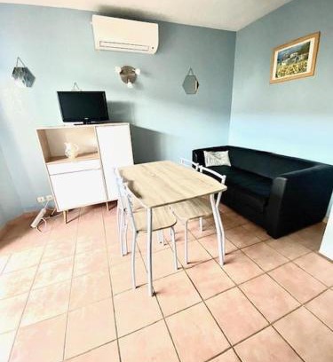 Saintes-Maries-de-la-Mer Apartamento | T2 cabine avec piscine collective, parking, climatisation, pour 4 personnes