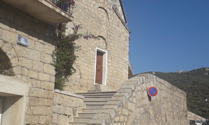 Sartene Apartamento | t2 centro Sartene a 50 metros lugar porta