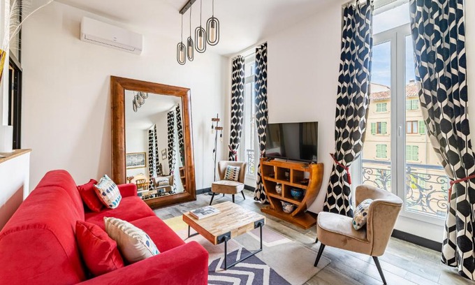 Opera Apartamento | T2 Chic, Vue Vieux-Port et Notre Dame, Atypique, Calme, Clim, 48M2, Accès autonome avec code