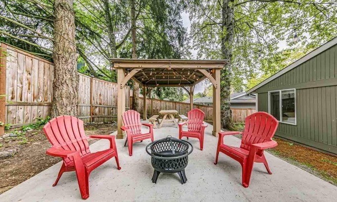 West End Casa | T2: Chillin Villa: Gazebo for hangout n cozy house