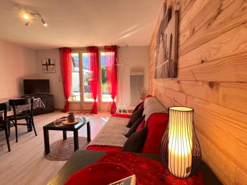 Cauterets Apartamento | T2 ensoleillé. Terrasse et vaste jardin commun