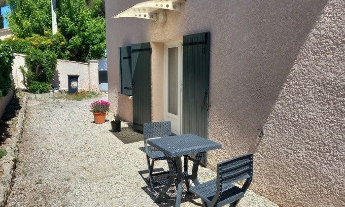 Saint-Mitre-les-Remparts Apartamento | t2 in quiet neighborhood with all comforts