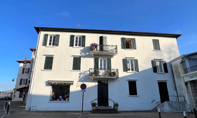 Cambo-les-Bains Apartamento | T2 lumineux en centre-ville à Cambo-les-Bains avec animaux tolérés - FR-1-495-79