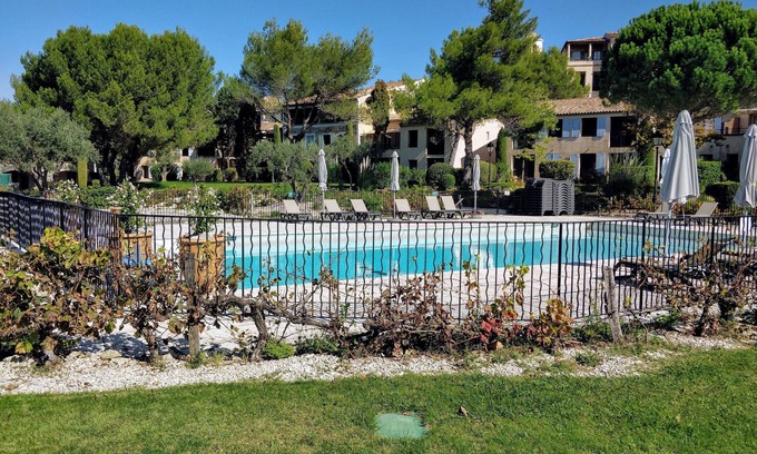 Pont Royal Apartamento | T2 Plein Sud, on the Pont Royal golf course. Swimming pool. Garden
