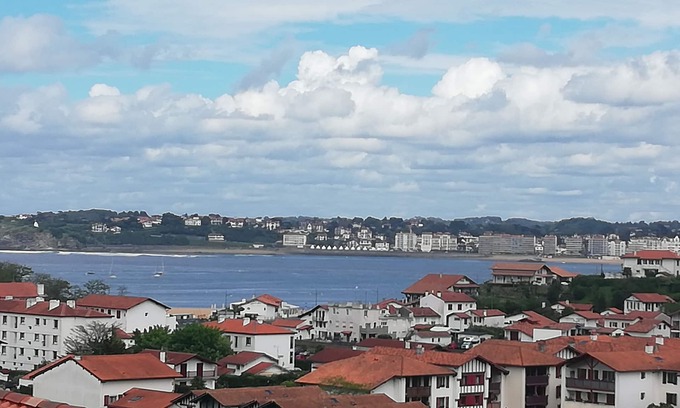 Behobie Apartamento | T3 70m2 1st floor family house 500 m from the beach and all amenities