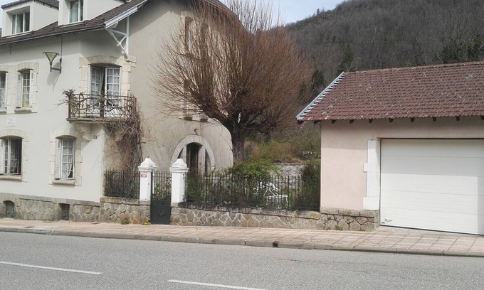 Ax-les-Thermes Apartamento | T3 85m2 en villa coecilia con jardín 300m telecabina termal Ax les Thermes