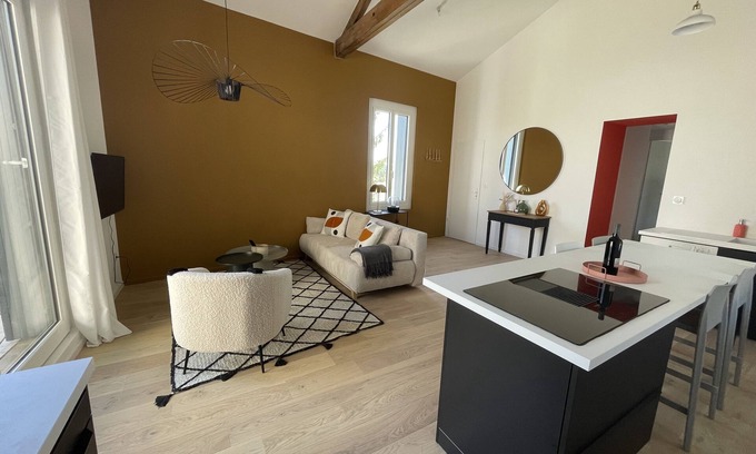 Clapiers Apartamento | T3 apartment in traditional stone Mediterranean farmhouse