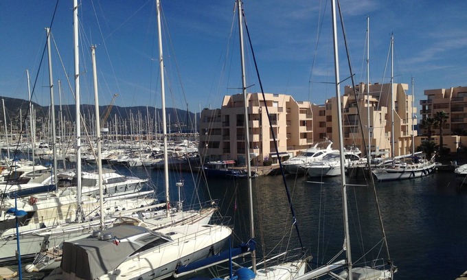 La Faviere Apartamento | T3 Bright 60m ² air conditioning, WIFI, 2 CH, elevator, view Port, sea, garage, pool