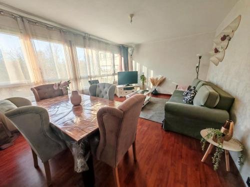 Elancourt Apartamento | T3 COSY petit balcon 5mins France miniature