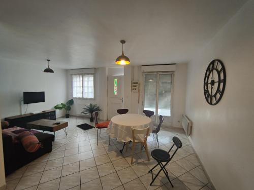 Chalette-sur-Loing Apartamento | T3 spacieux proche gare Montargis Wifi linges fournis