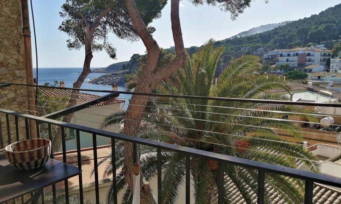 Tamariu Apartamento | T4 · Beachside escape with unbeatable views