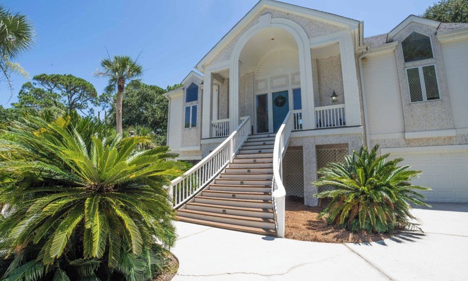 Saint Helena Island Casa | Tabby on the Tee - Cuatro Habitaciones Casa, Capacidad 15