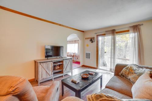 Shell Knob Casa | Table Rock Lake Cabin with Deck and Bar!