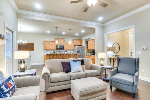 Holiday Island Casa | Table Rock Lake Retreat Walk to Shore!