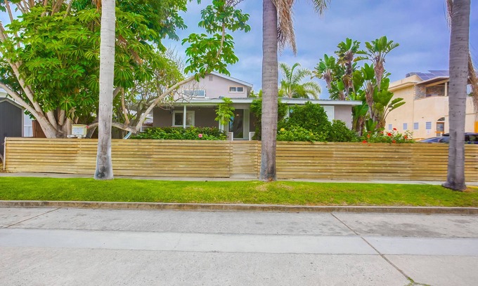 Solana Beach Cabaña | Table Tops Beach Cottage in Solana Beach