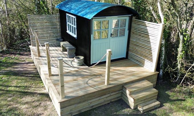 Holworth Cabina | Tadnoll Escape- Shepards Hut- Sleeps 2- Bbq- Lake