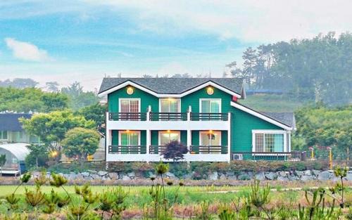 Nam Casa | Taean Mongsanpo Pine and Apple Pension