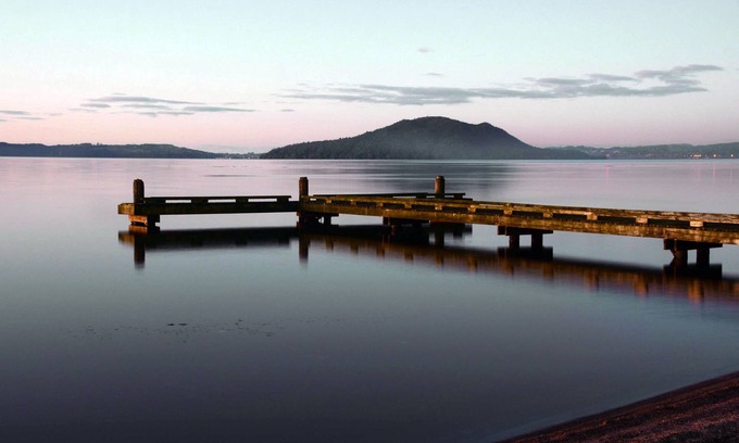 Kawaha Point Casa | "Taha Moana" Step out the door onto the lake front