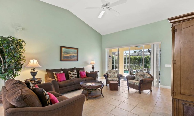 Marco Island Casa | TAHITI RD. 178 BEAUTIFUL POOL HOME!