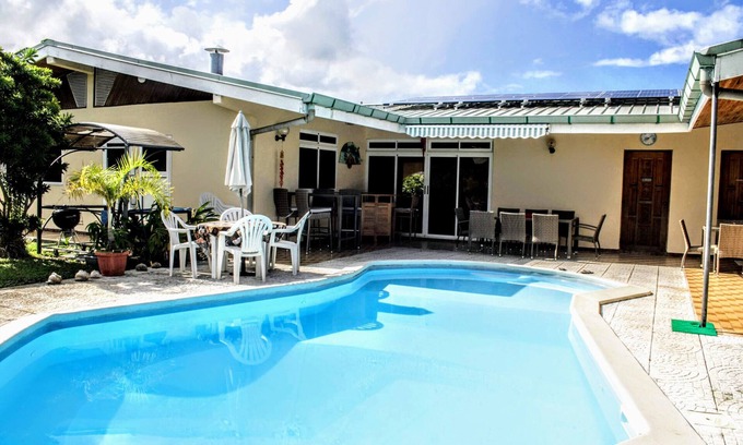 Punaauia Apartamento | TAHITI - Sanny's Place Family Room & Pool