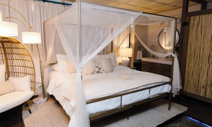 American Fork Cama Y Desayuno | Tahitian Bungalow Suite, Private Tub, Fireplace!