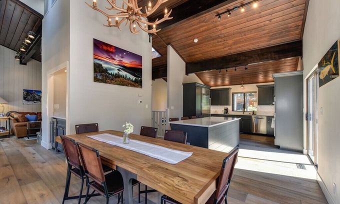 Lake Forest Casa | Tahoe City Dollar Point Luxury - with Lake View / Hot Tub & AC