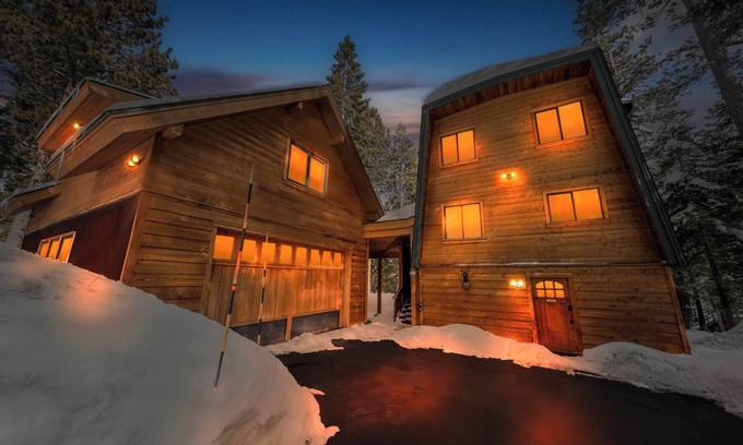 Talmont Casa | Tahoe City Retreat - For 8!