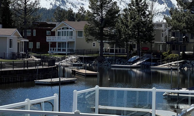 Tahoe Keys Casa | Tahoe Keys Chalet - Summer Boat Slip Winter Holiday - 30 day requirement