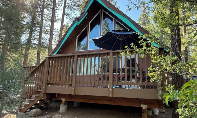 Incline Village Cabina | Tahoe Time Cabin w/King Bed, Modern Tahoe Cabin w/ King Bed Suite & Level 1 EV Charging