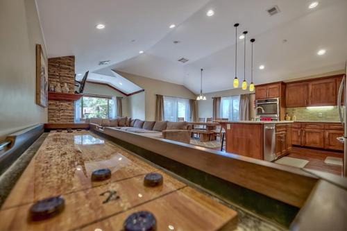 South Lake Tahoe Villa | Tahoe Woods 203 at Stateline Heavenly Slopes Lake