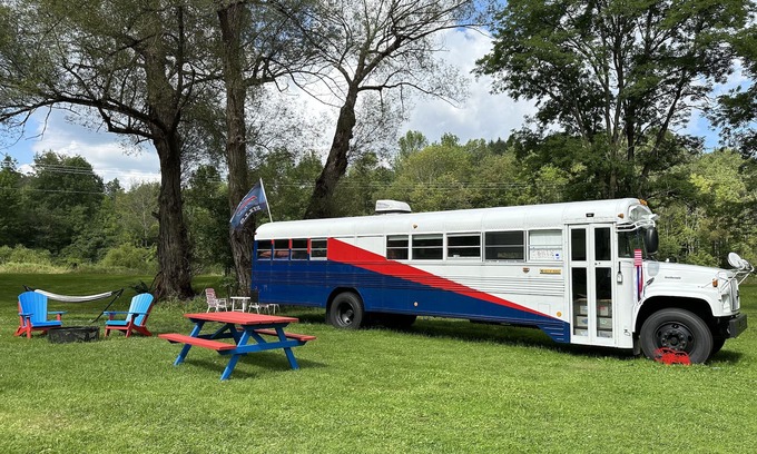 Black Creek Alquiler De RV | Tailgating Bus on Ischua Creek @ Campground Adventures