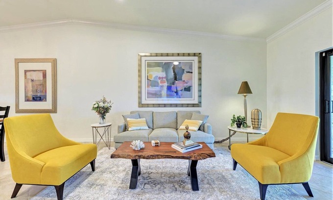 Lakewood Ranch Condominio | Tailored Living - Secure, Stylish, Extended Stay