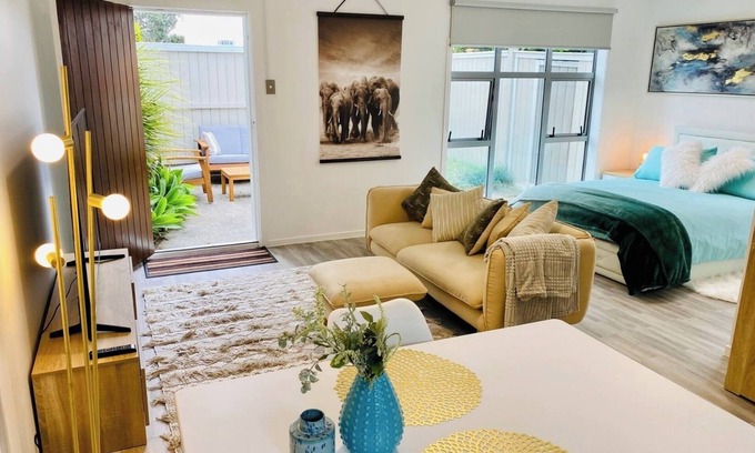 Hauraki Apartamento | Takapuna Guest House. Modern, private self contained. Stroll to Beach & Shops