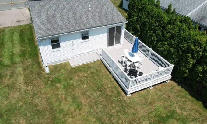 Narragansett Casa | Take a break and unwind at this peaceful oasis