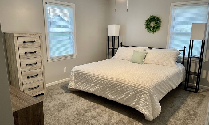 Lebanon Casa | Take A Shot! Cozy ranch on Bourbon Trail in heart of Kentucky!