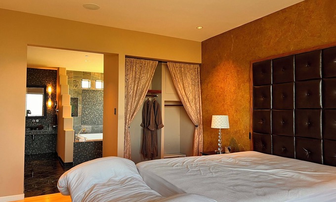 Pilot Hill Casa | Take it easy at this unique and tranquil luxury getaway nested in foothills!