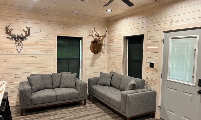 Grant Cabina | TAKE IT EASY Fishing Cabin. Large enclosed bay for storing the boat.