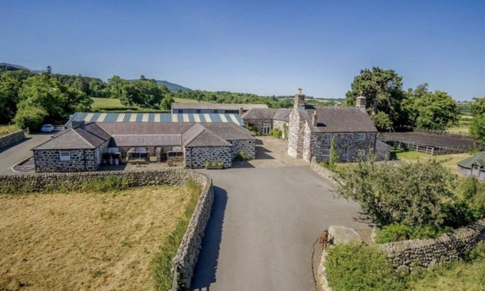 Bangor Cabaña | Tal y Bont Barns - a remote that sleeps 24 guests in 9 bedrooms