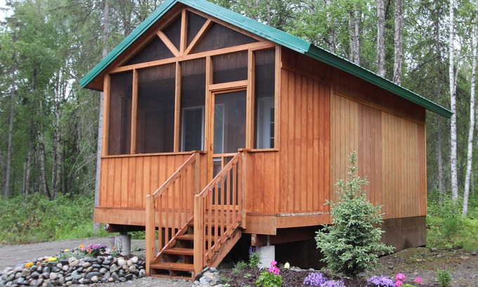 Susitna North Cabina | Talkeetna Wilderness Lodge - Studio Cabin #3 – King Bed