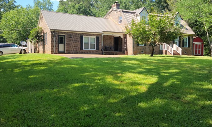 Munford Casa | Talladega SuperSpeedway Gst Rm