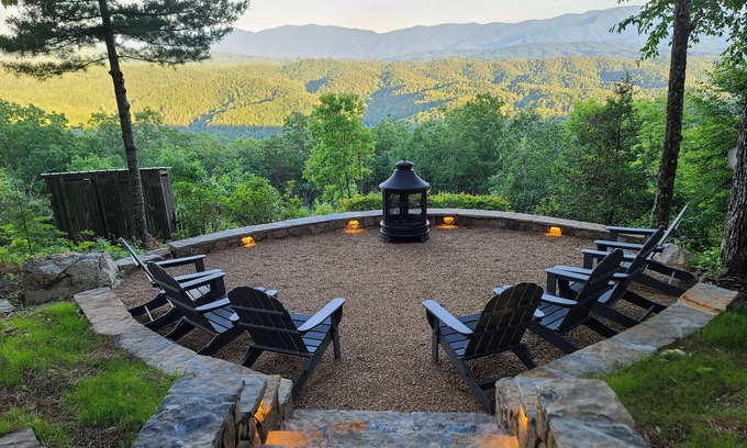 Tallassee Cabina | Tallassee Family Home w/ Stunning Smoky Mtn Views