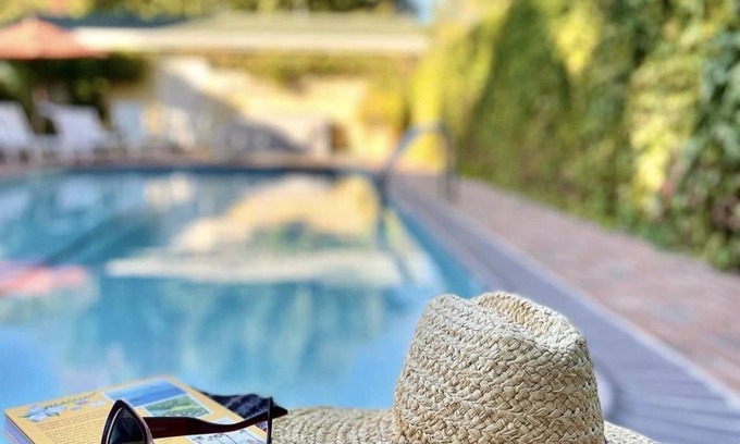 Upper Lake Hotel | Tallman Hotel