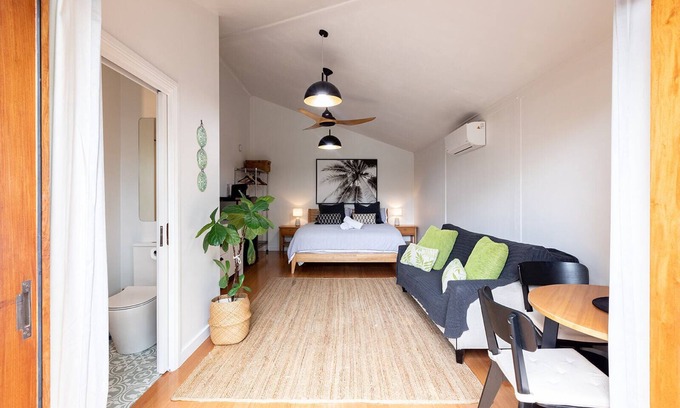 Suffolk Park Apartamento | Tallows Studio - 2 min walk from the beach & dog friendly