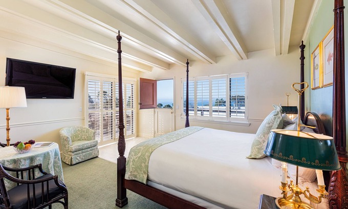 Northwest Carmel Cama Y Desayuno | Tally Ho Inn