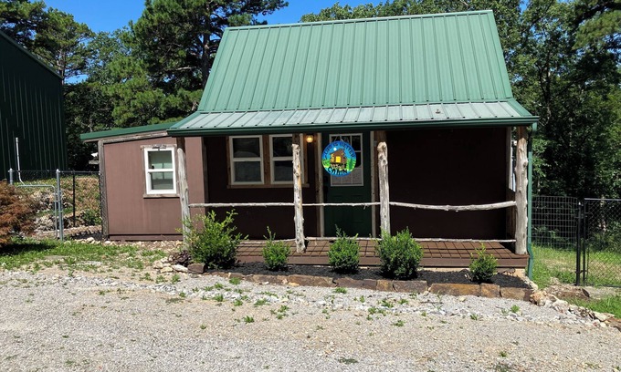Eureka Springs Cabina | Talmage's 12 Acre Wood - The Cabin