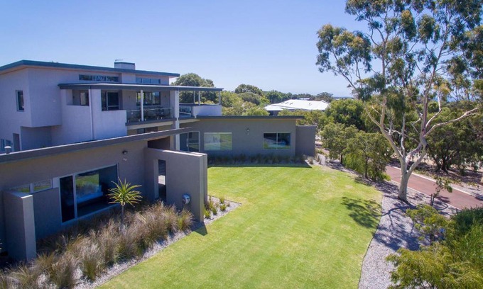 Eagle Bay Casa | Talo House I Private Properties